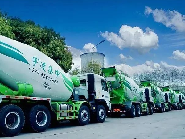 8年老客戶再提車，10臺(tái)攪拌車批量交付，客戶：選凌宇我放心！