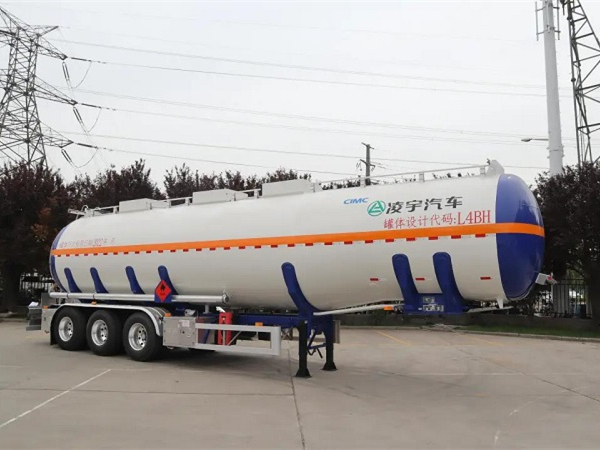 中集凌宇新款鋁合金易燃液體運(yùn)輸車來了！